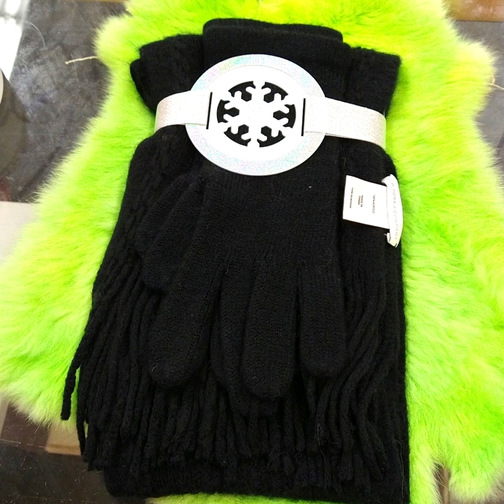NY&C Black Gloves and Scarf Set NWT